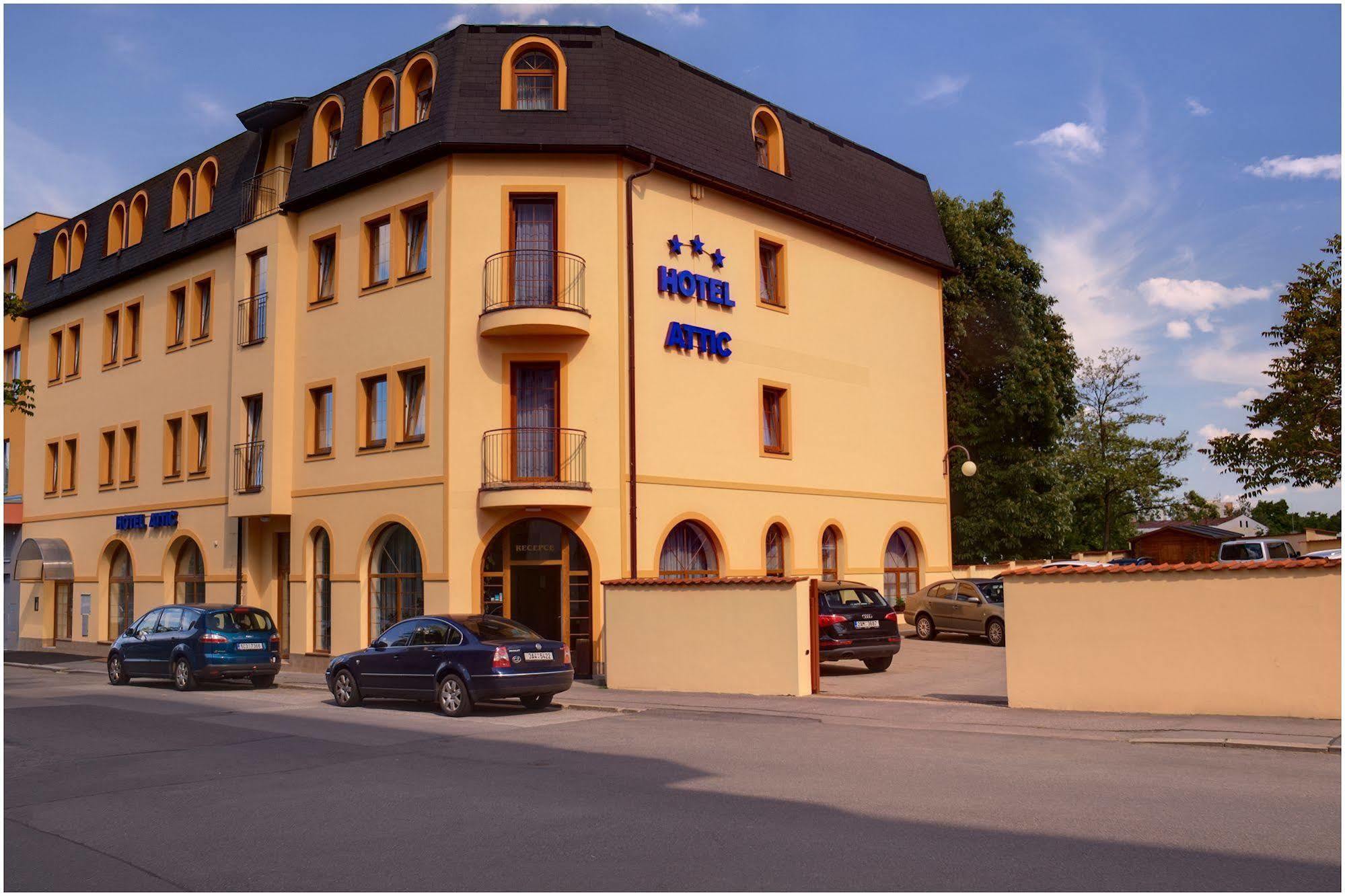 Attic Hotel Prag Exteriör bild
