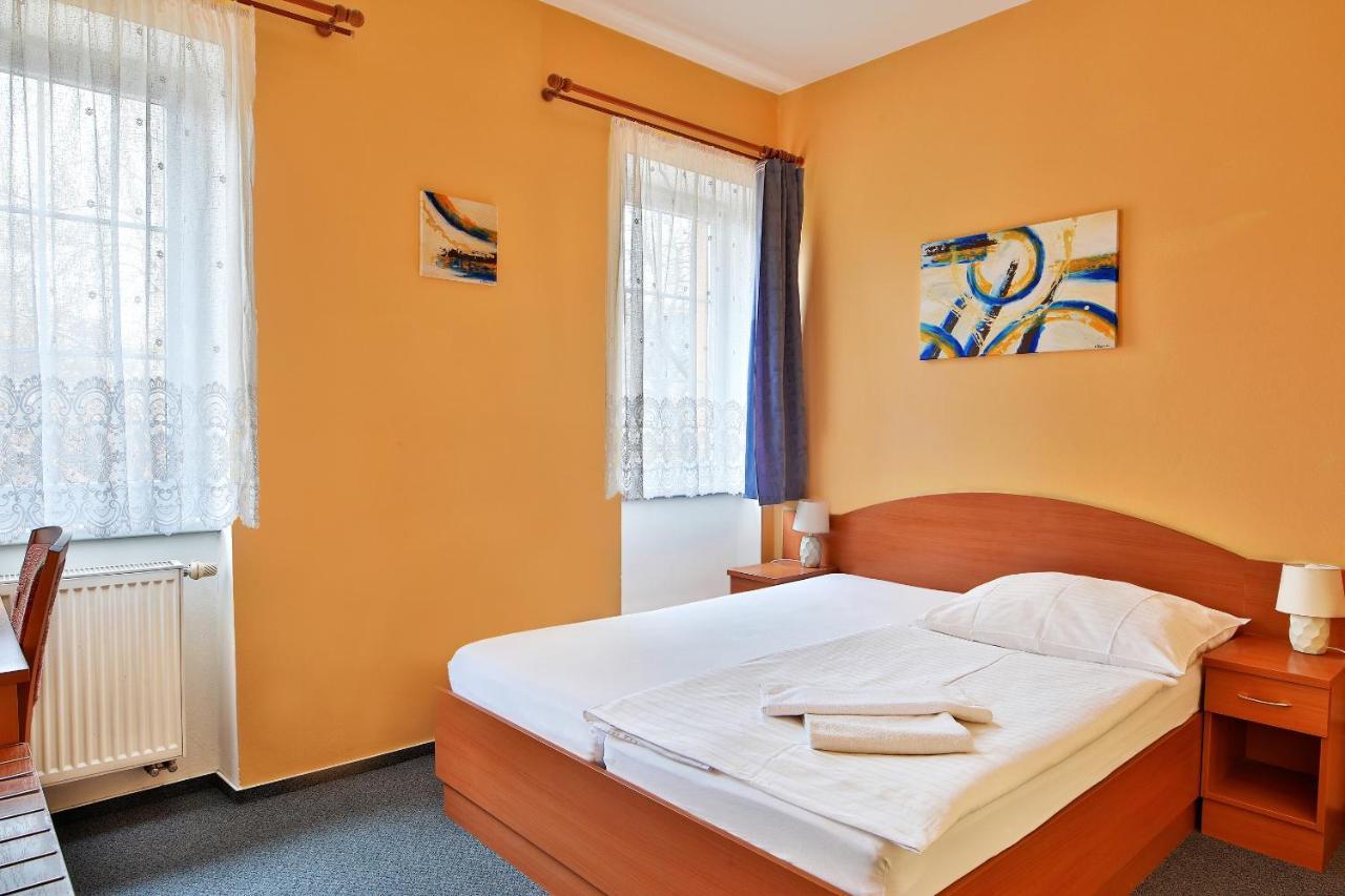 Attic Hotel Prag Exteriör bild
