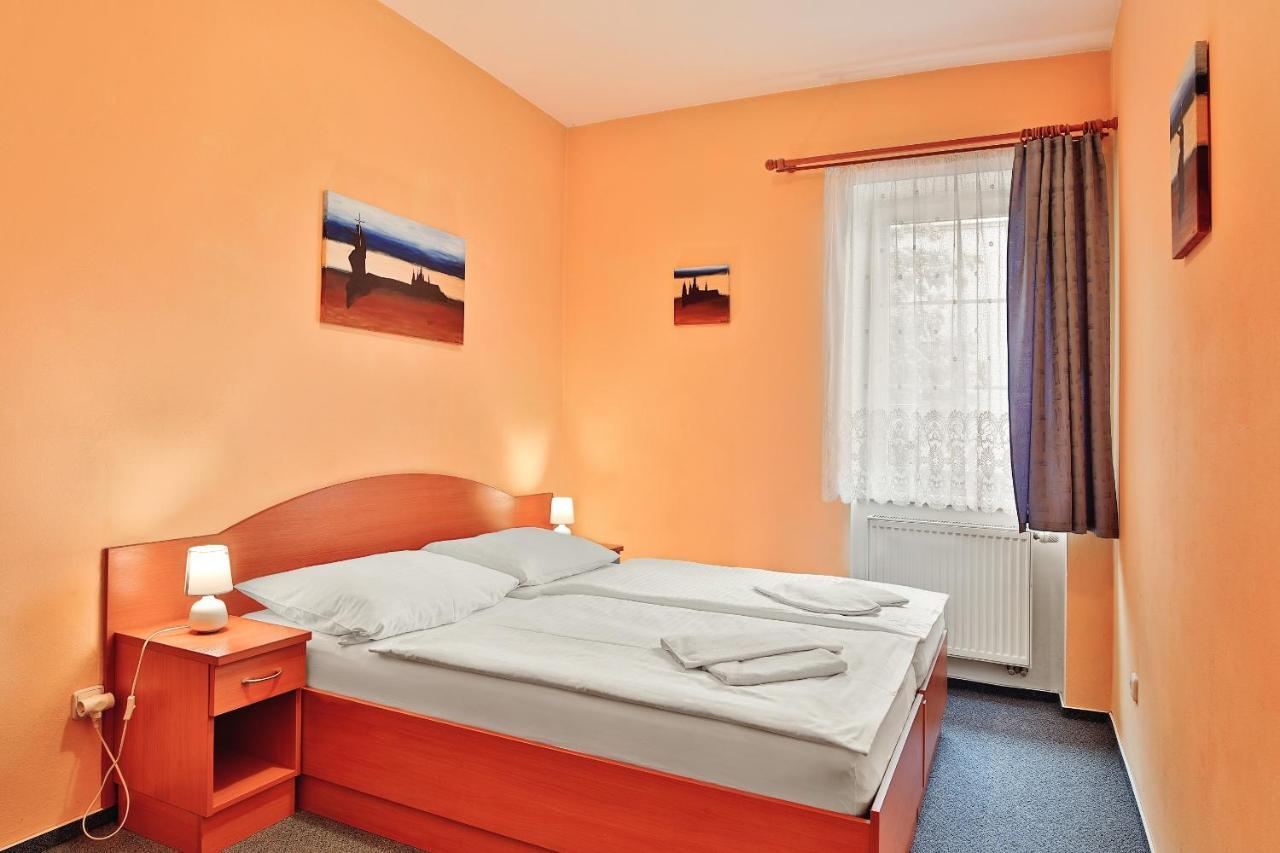 Attic Hotel Prag Exteriör bild