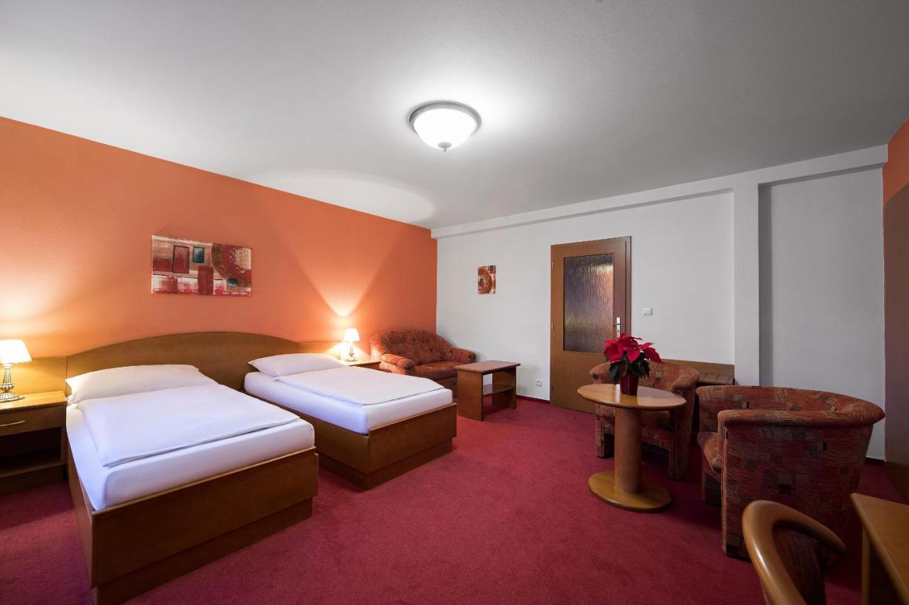 Attic Hotel Prag Exteriör bild